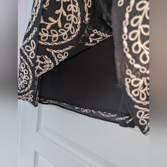 Ann Taylor 10 black cotton skirt with embroidery - Picture 9 of 10